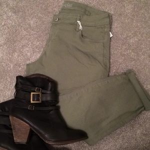 🎉HP🎉 Old Navy Rockstar Crops